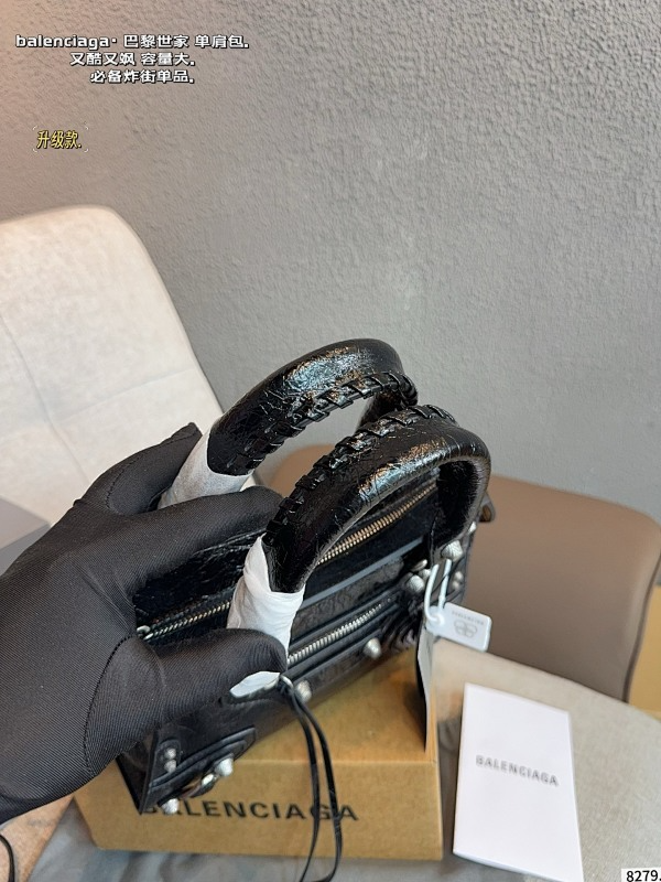 MBP6 bag 26-11-19CM Handbag