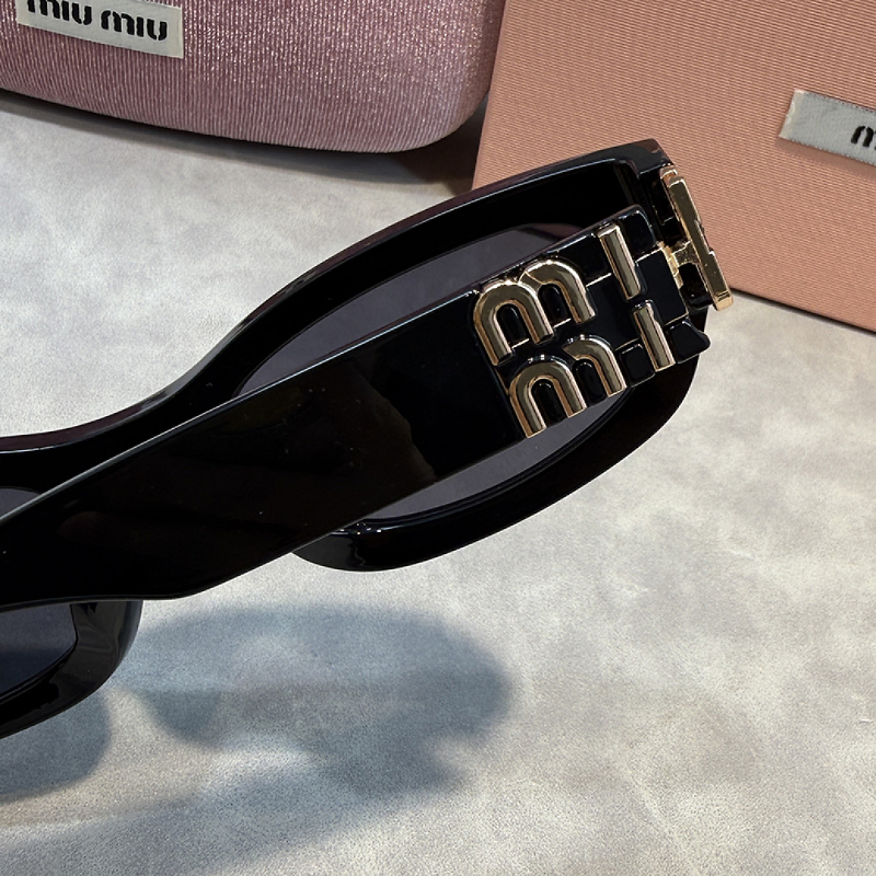 4149 Sunglasses with box