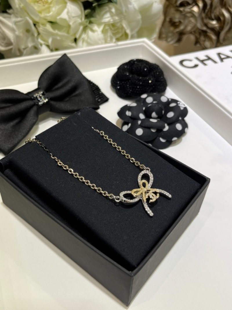 CHN69 Women's Color blocked Bow Full Diamond Necklace Jewelry