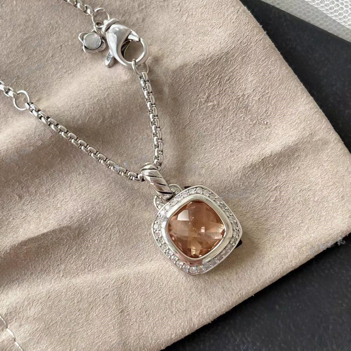 DY DN31 Fashion Trendy Twisted Zircon Pendant Necklace DN31 no packaging Copper plated with 18K gold jewelry