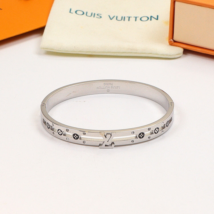 LVB128 Three-dimensional diamond hollow letter bracelet Jewelry