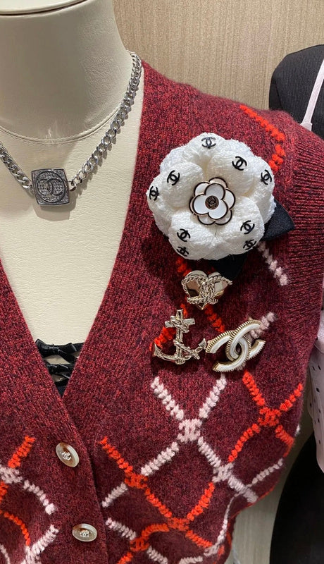 D180 Women's brooch jewelry