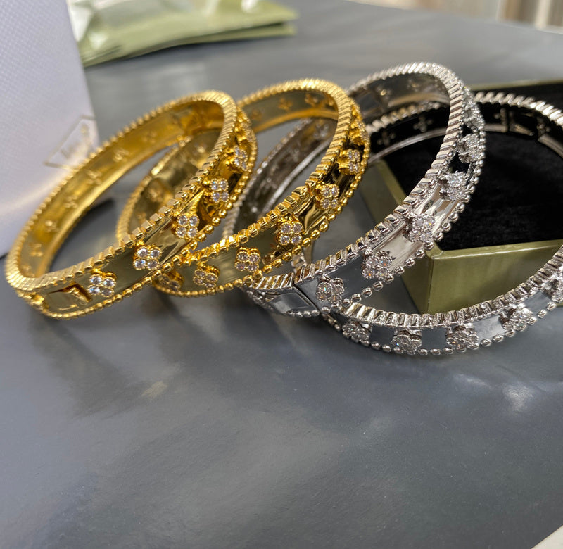 VAB30 Fashionable high quality four leaf flower bracelet gold plated Jewelry