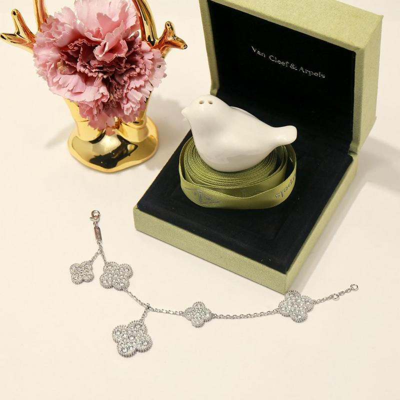 VAB13 Five-flower four-leaf clover diamond braceletabout 17cm+4cm extra