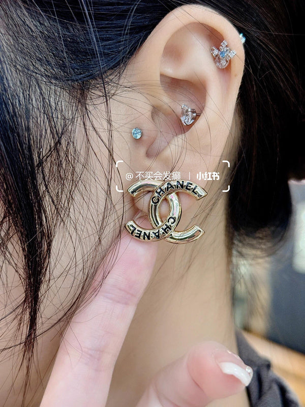 A1069 Women's new fashion stud earrings jewelry