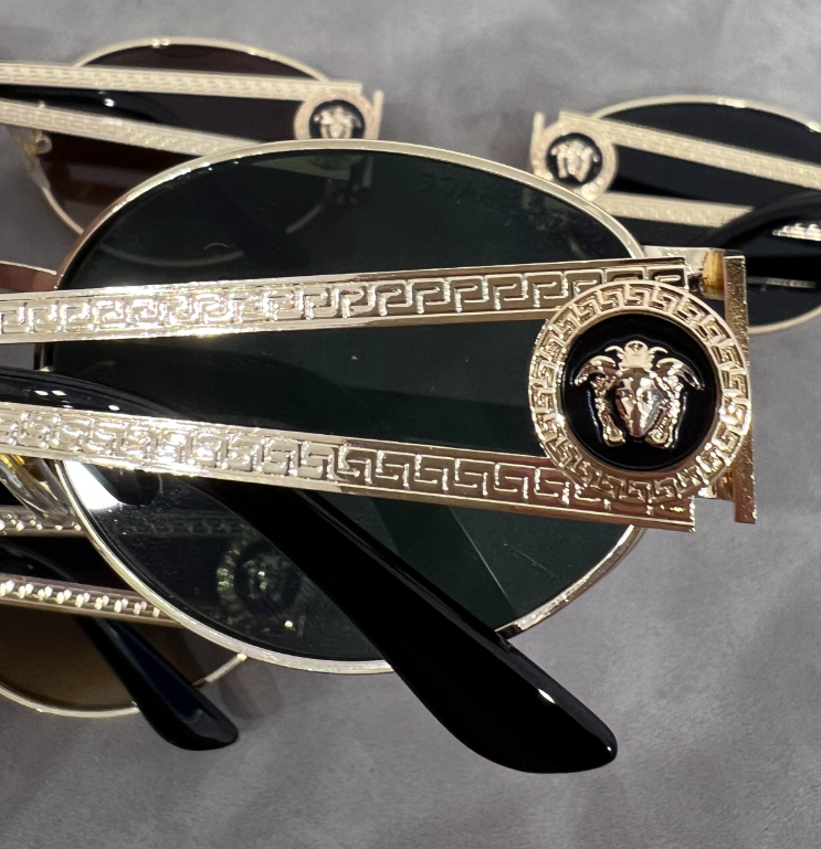 8009 Sunglasses with box