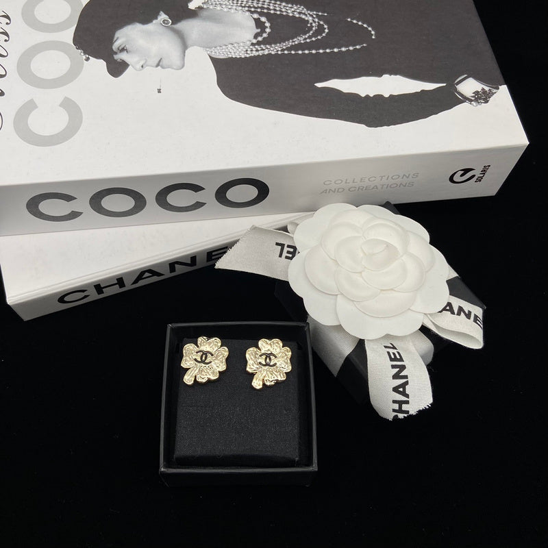 CHE74 New four-leaf clover texture hot gold enamel stud earrings jewelry