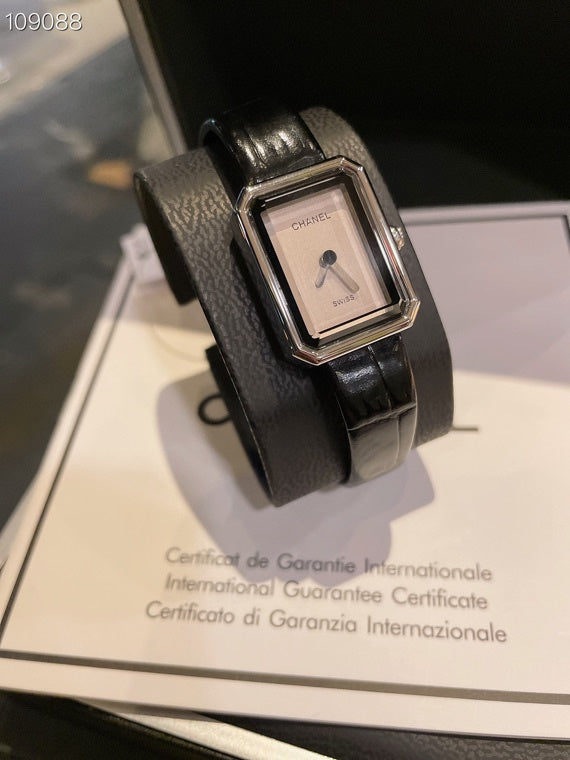 CW7 Women's black cowhide strap watch 19.7 x 15.2 x 7.5mm