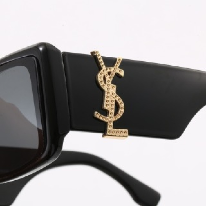8G007 Sunglasses with box