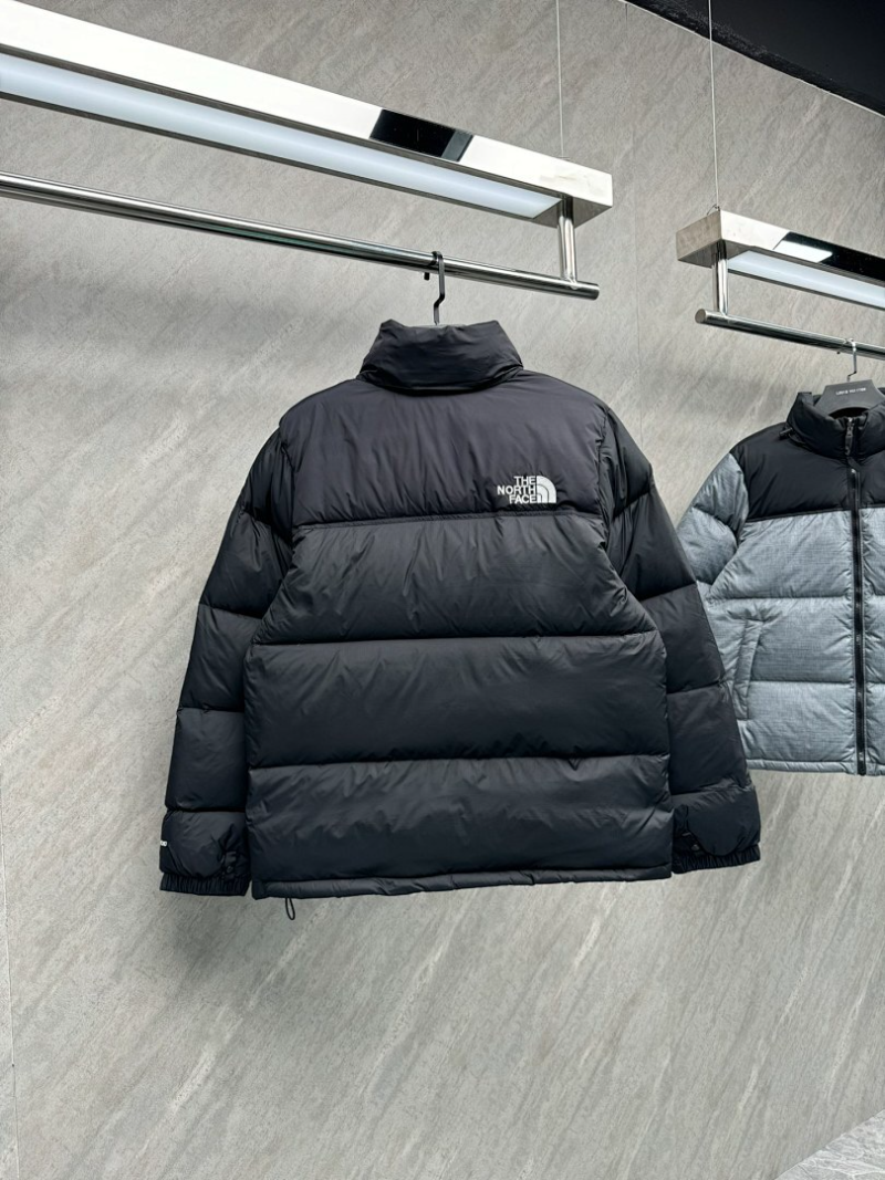 105918  Men's and women's classic down jacket from the north clother