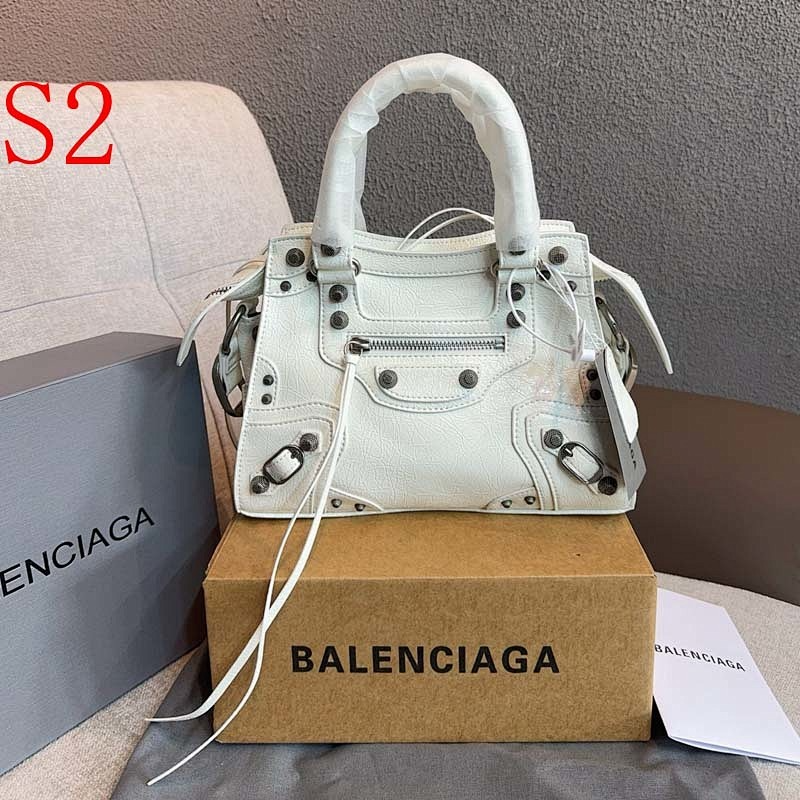 MBP6 bag 26-11-19CM Handbag