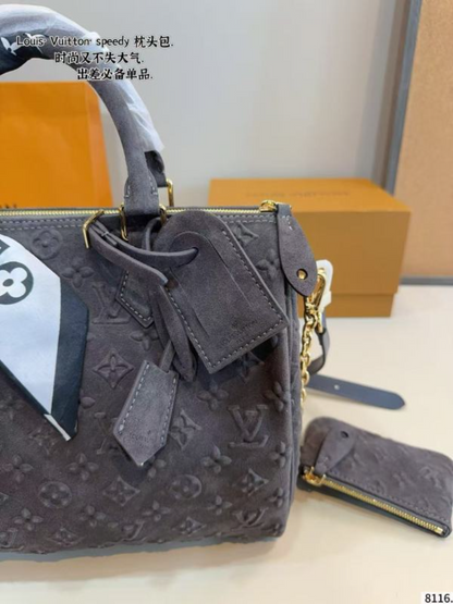 MLP09   New casual versatile 30 * 17 * 21cm pillow bag