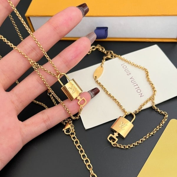 X652  Women's Titanium Steel Bracelet and Necklace Set Jewelry