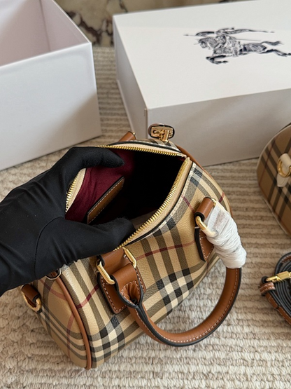 MBP7 bag 20CM Handbag