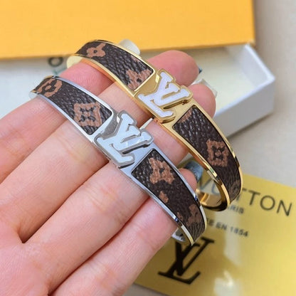 S462  Women's Titanium Steel Flower Leather Bracelet Jewelry