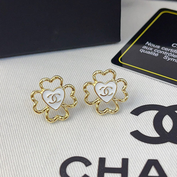 A1111  Women's new fashion heart-shaped earring jewelry