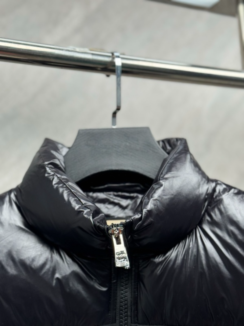 109830  New striped glossy down jacket Top quliaty 1:1 clothing