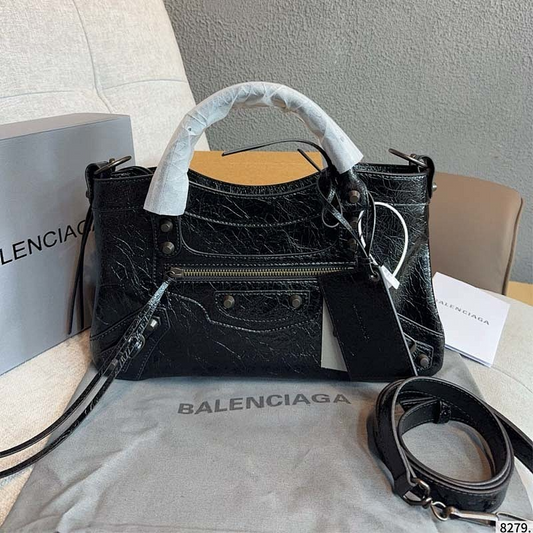 MBP3 bag 32-5-17CM Handbag