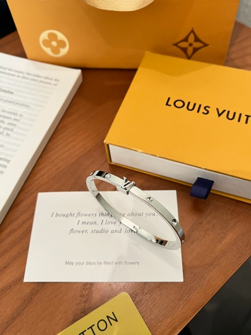 S481  Women's Titanium Steel Bracelet Jewelry