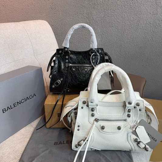 MBP6 bag 26-11-19CM Handbag