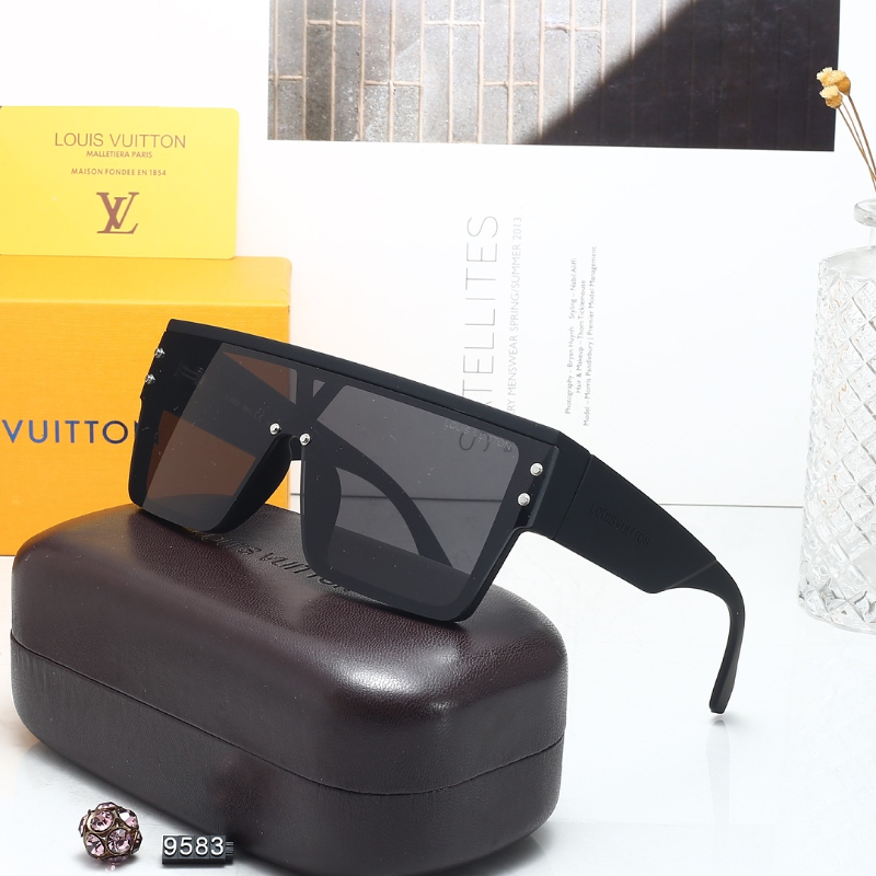 9853  Sunglasses with box