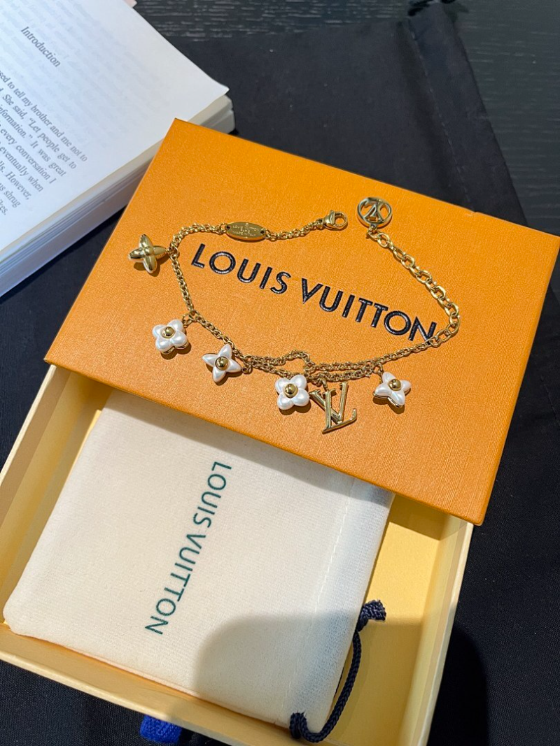 L220  Women's Titanium Steel Bracelet Jewelry