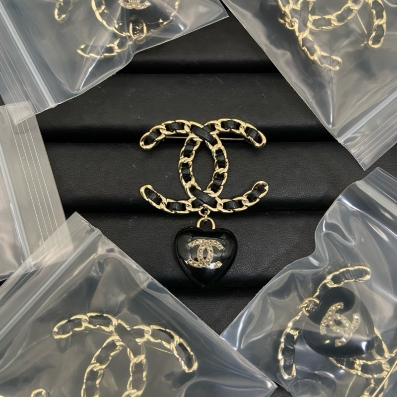 CXB1  New Spade Heart Sheepskin Brooch Jewelry