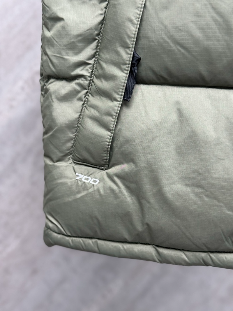 110429  Men's and women's classic high and full embroidered logo down vest clothes on the north side