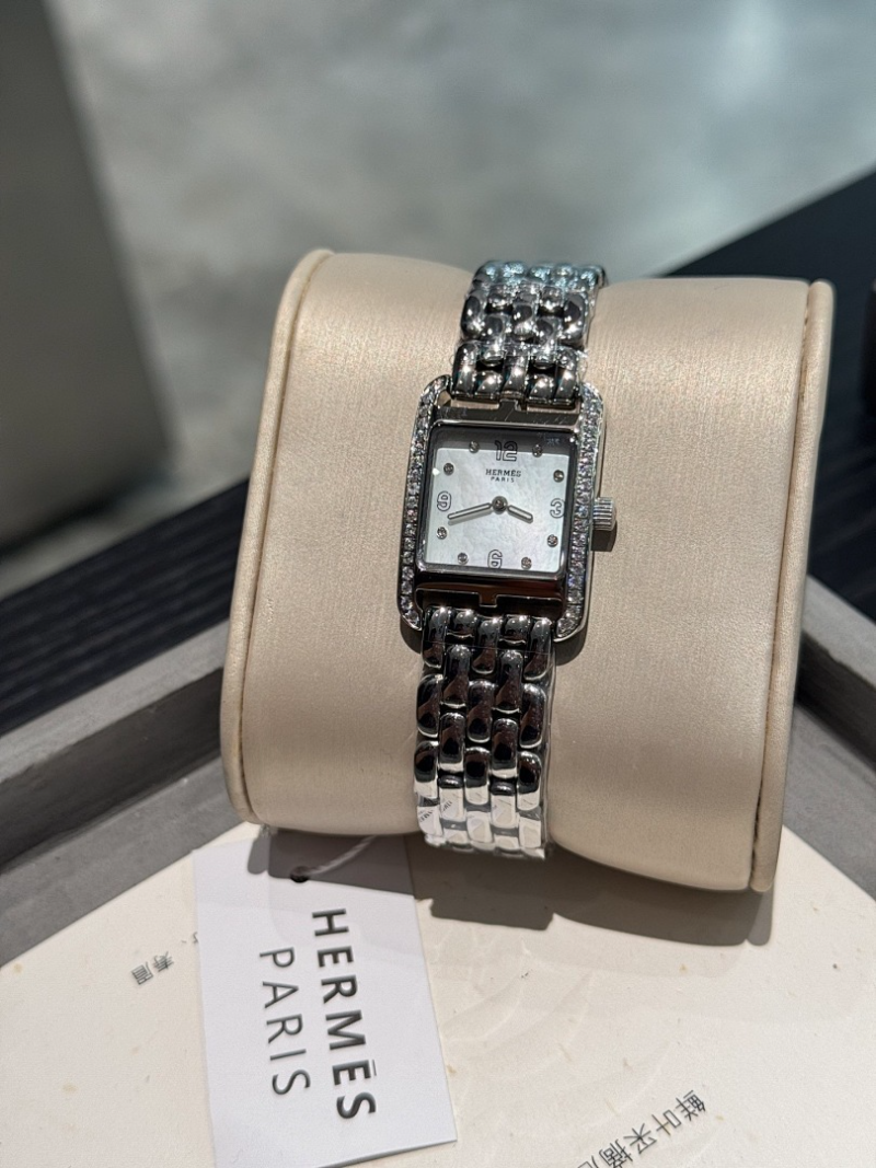 HW1  Women's new versatile 23x23mm watch steel