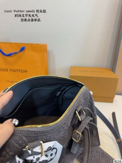 MLP09   New casual versatile 30 * 17 * 21cm pillow bag