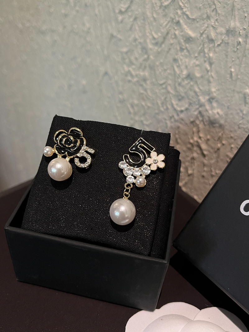 A214  Women's Camellia Asymmetric Pearl Earrings Jewelry