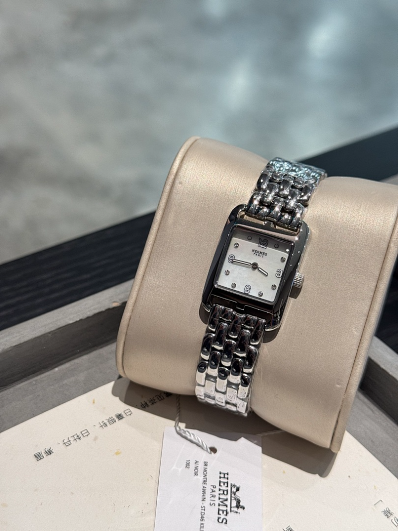 HW1  Women's new versatile 23x23mm watch steel