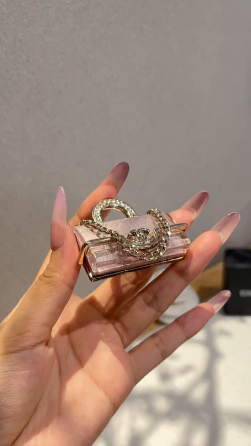 D205   Women's new handbag, brooch, jewelry