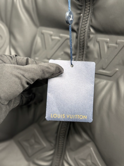 109745 New embossed classic down jacket Top quliaty 1:1 clothing