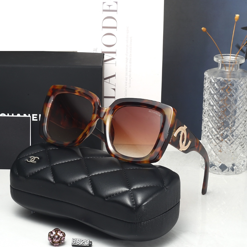 8853   Sunglasses with box