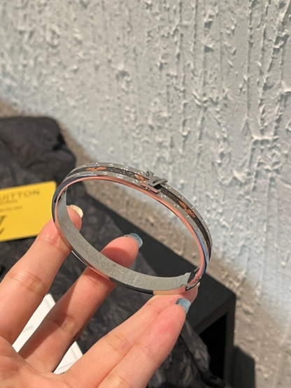 S469   Women's Titanium Steel Bracelet Jewelry