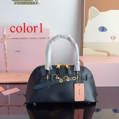 MMIB3  A vintage leather bag measuring 32*11*16cm