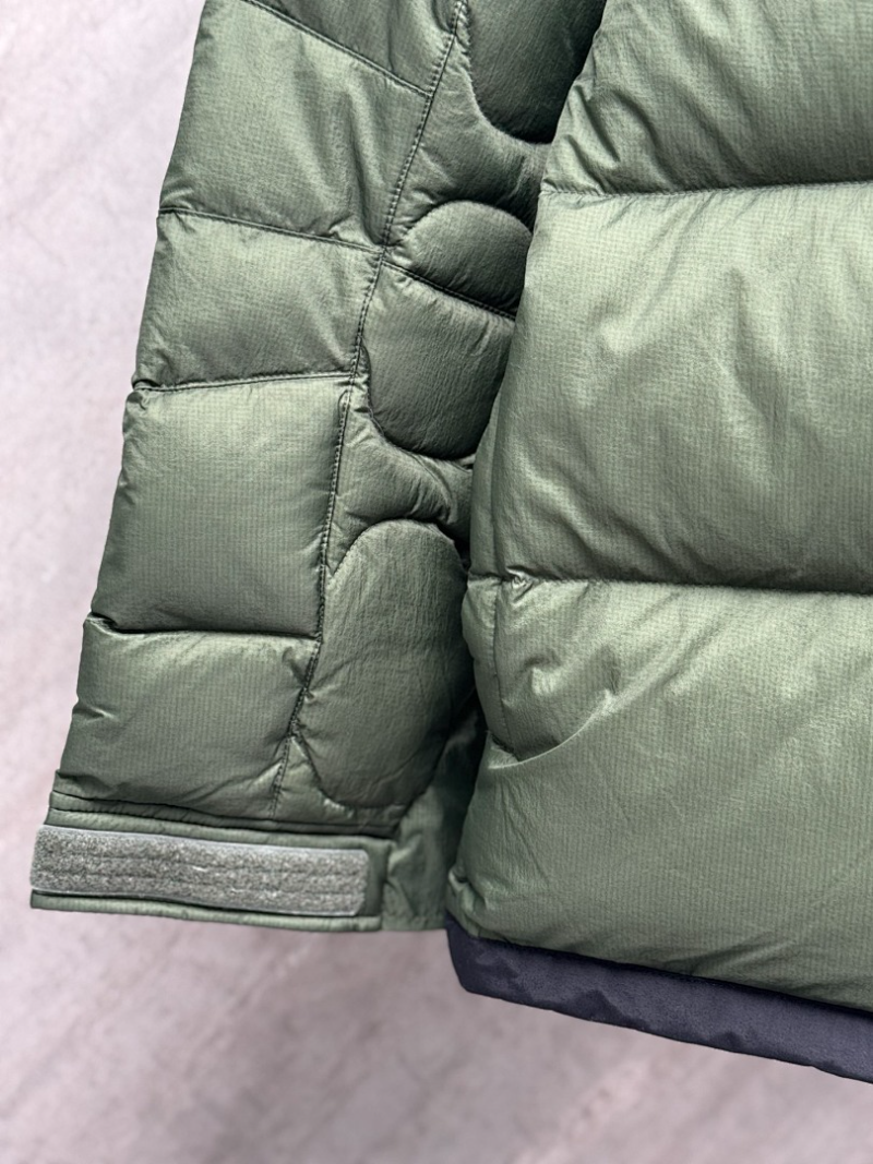 109944  Men's and women's new northern down jacket clothing