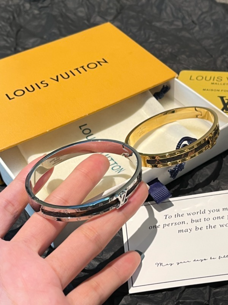 S469   Women's Titanium Steel Bracelet Jewelry