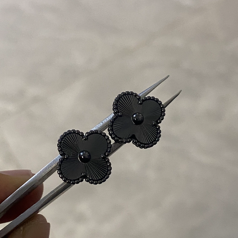 VAE35  Women's New Black Warrior Laser Earnail Jewelry