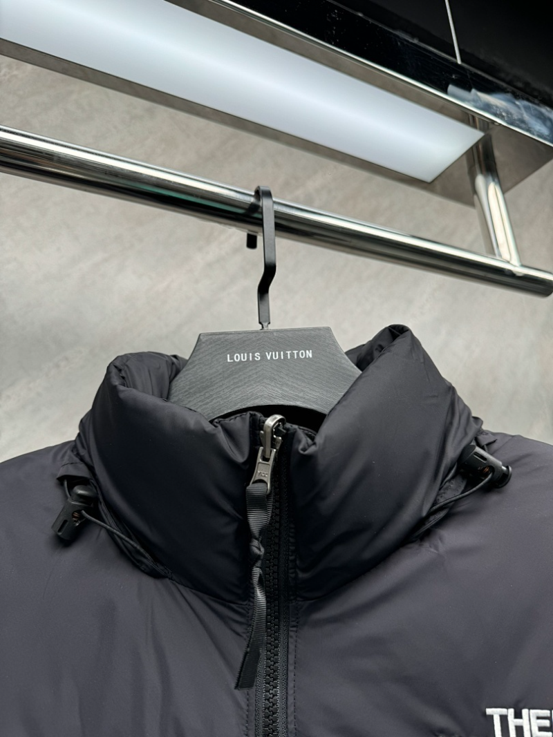 105918  Men's and women's classic down jacket from the north clother