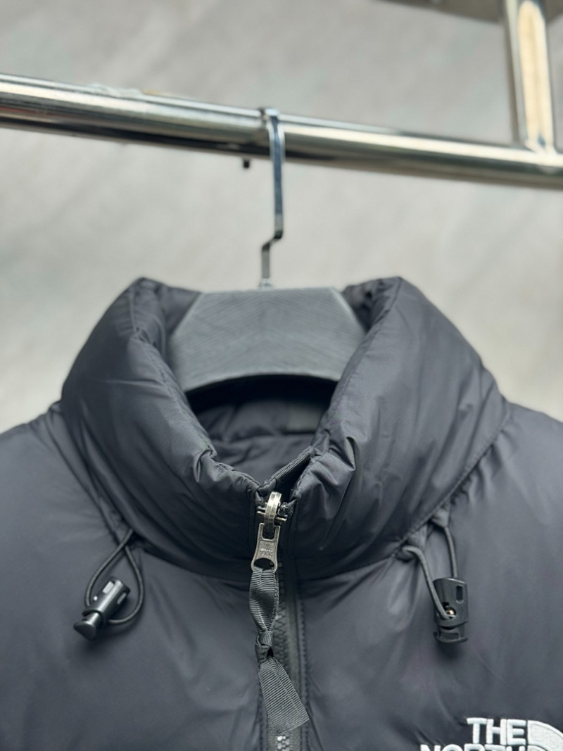 110429  Men's and women's classic high and full embroidered logo down vest clothes on the north side