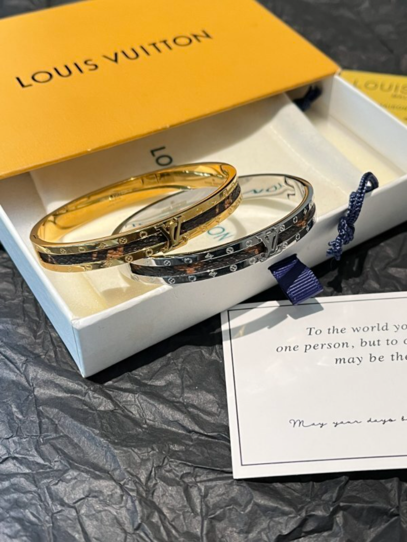 S469   Women's Titanium Steel Bracelet Jewelry