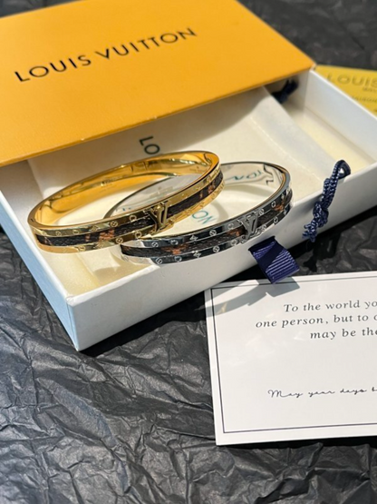 S469   Women's Titanium Steel Bracelet Jewelry