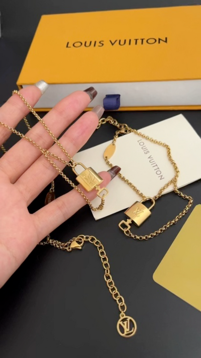 X652  Women's Titanium Steel Bracelet and Necklace Set Jewelry