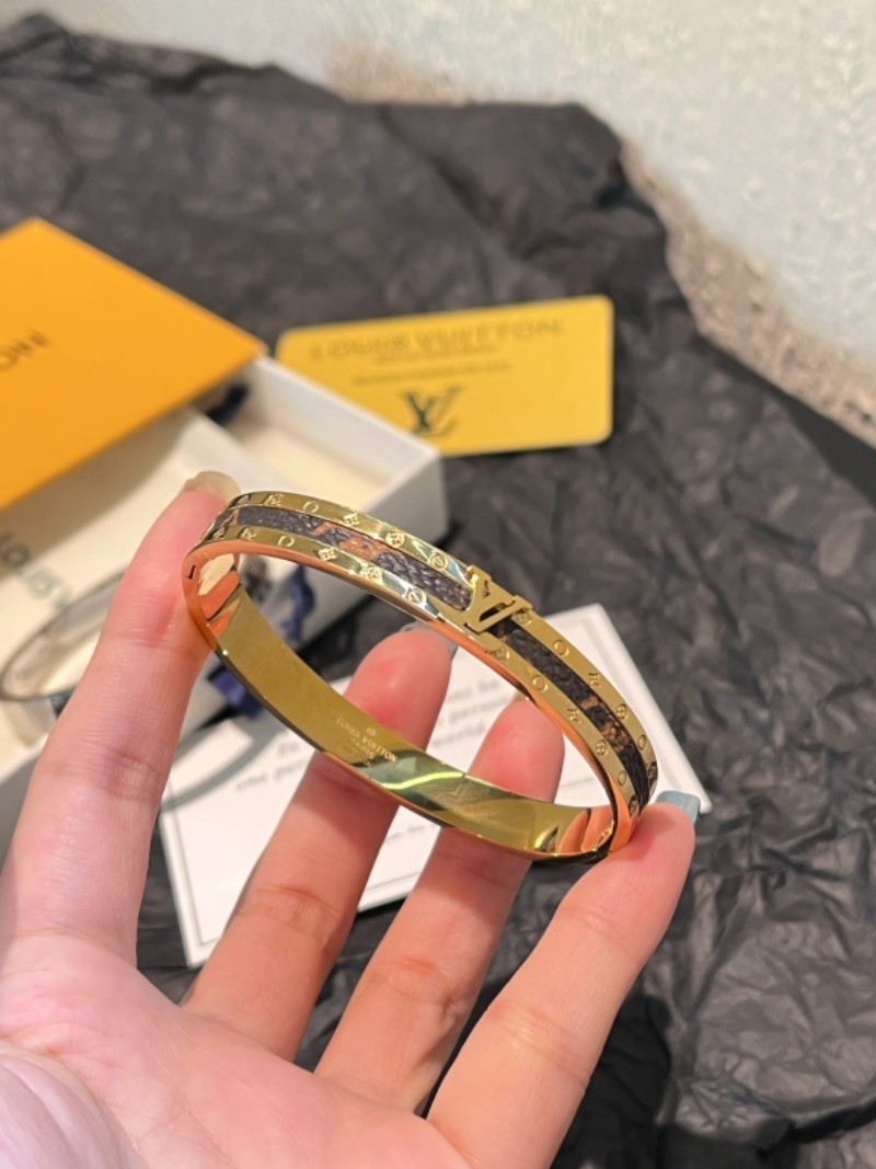 S469   Women's Titanium Steel Bracelet Jewelry