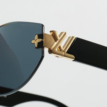 68088  Sunglasses with box