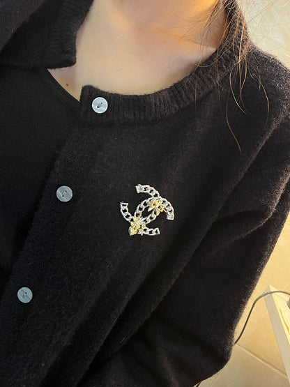 D173  Women's brooch jewelry