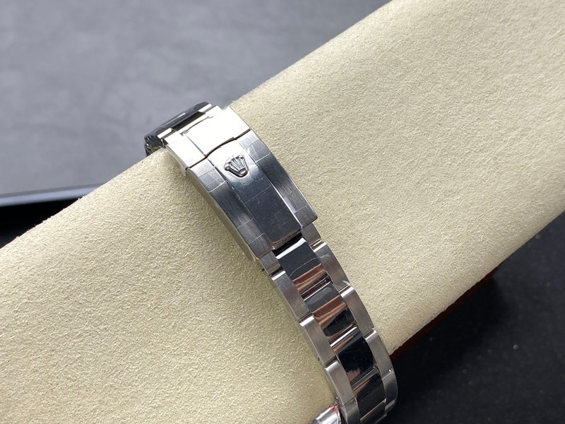 RW6  Women's Oyster log watch 31mm