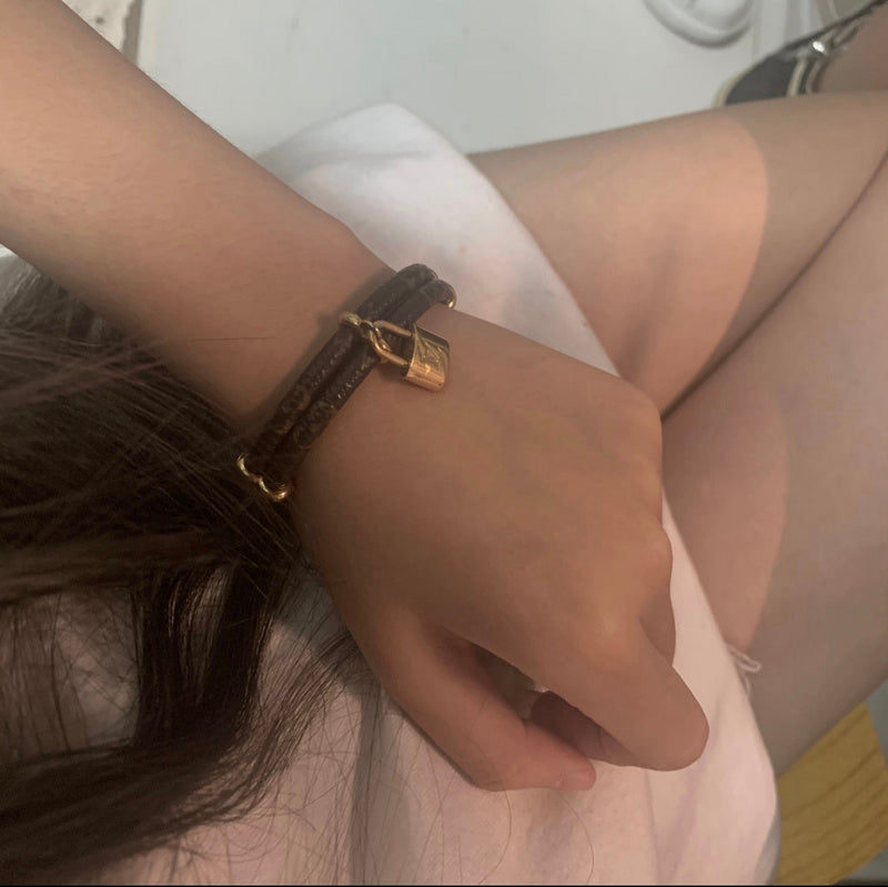 S437   Titanium steel patterned leather lock head bracelet jewelry